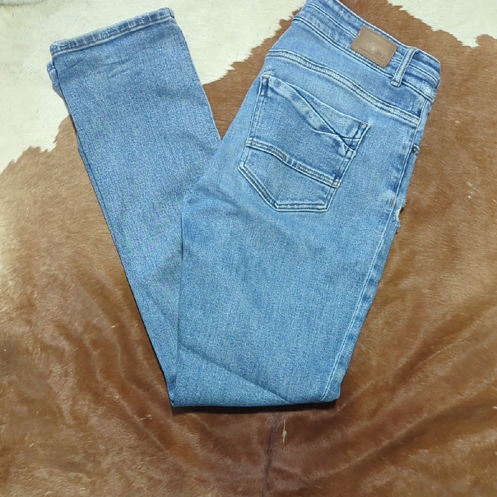 BKE Women's Light Blue Straight Leg Jeans